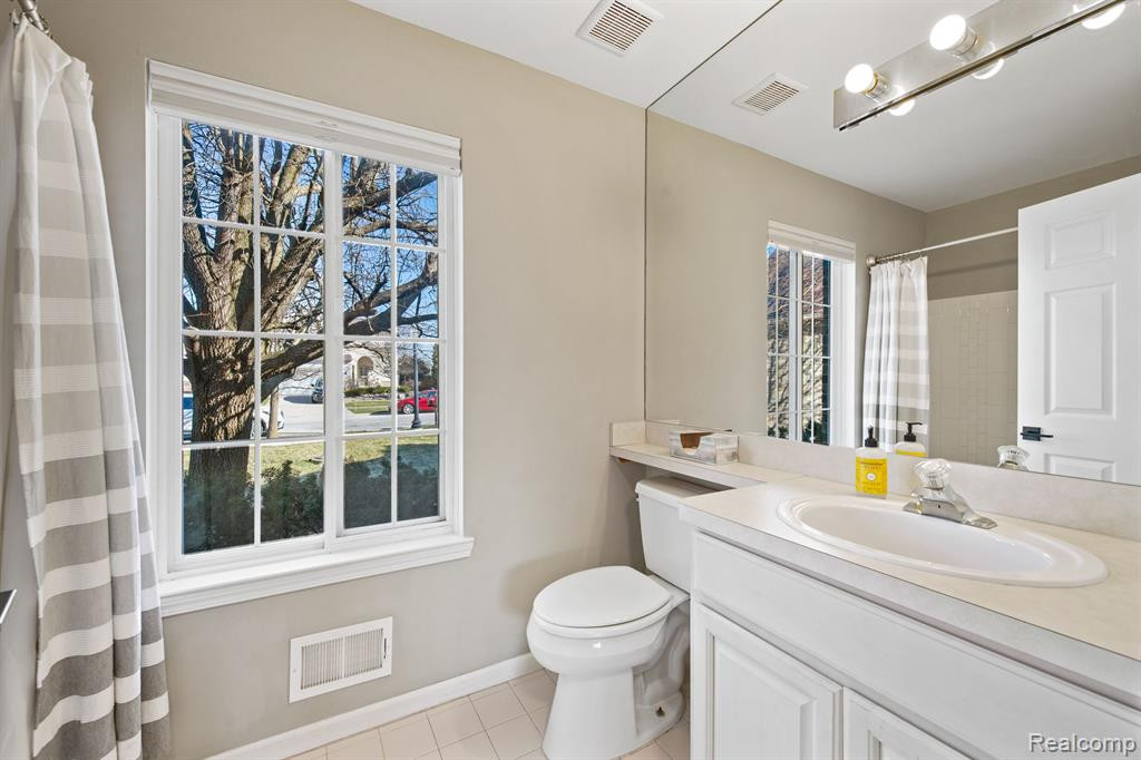7854 GREENE FARM Drive, Ypsilanti, MI 48197 — Photo 21