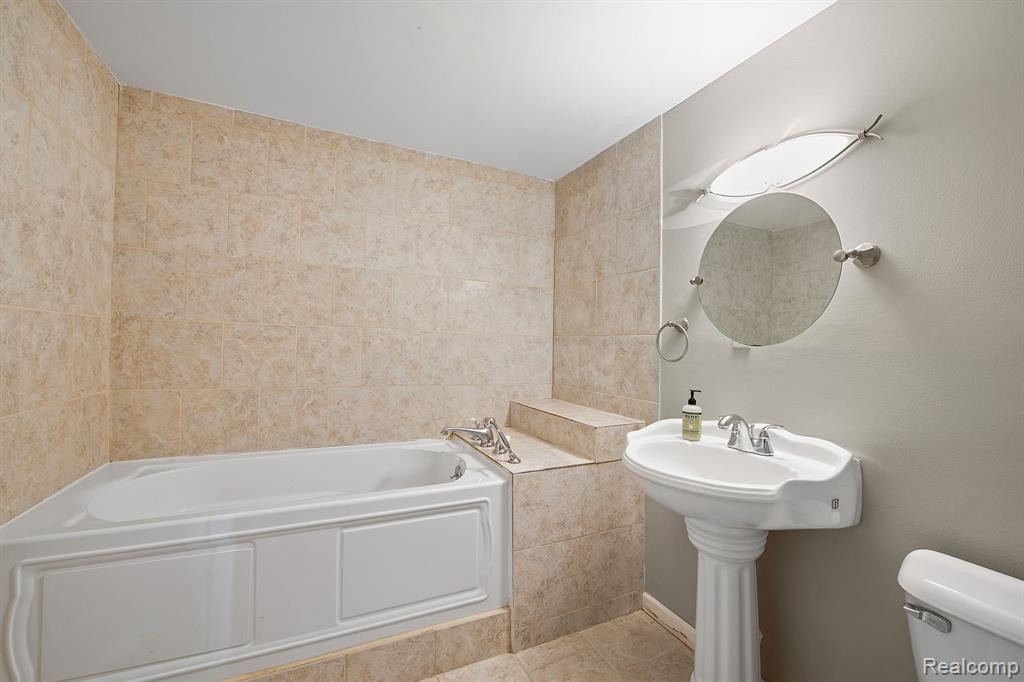 7854 GREENE FARM Drive, Ypsilanti, MI 48197 — Photo 31