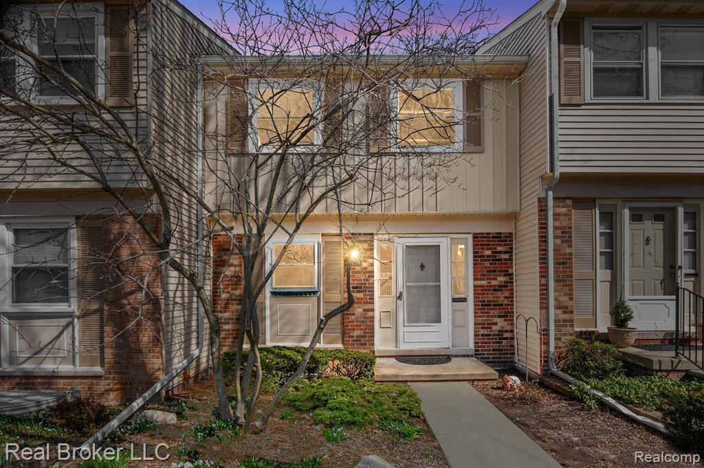 5240 BREEZE HILL, 88, Troy, MI 48098 — front exterior