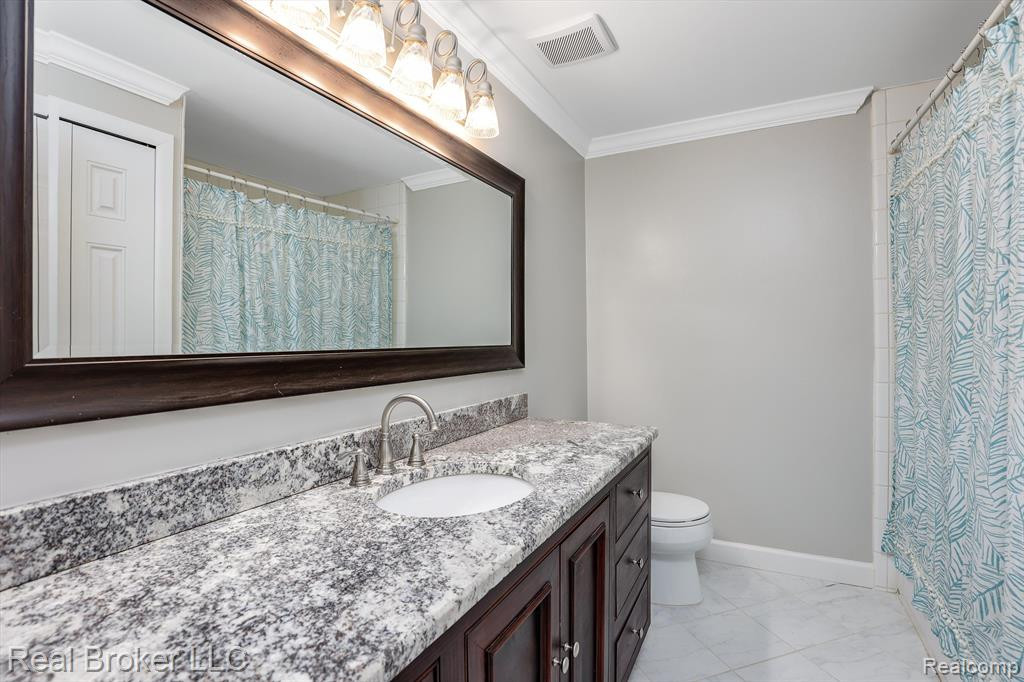 5240 BREEZE HILL, 88, Troy, MI 48098 — Photo 16