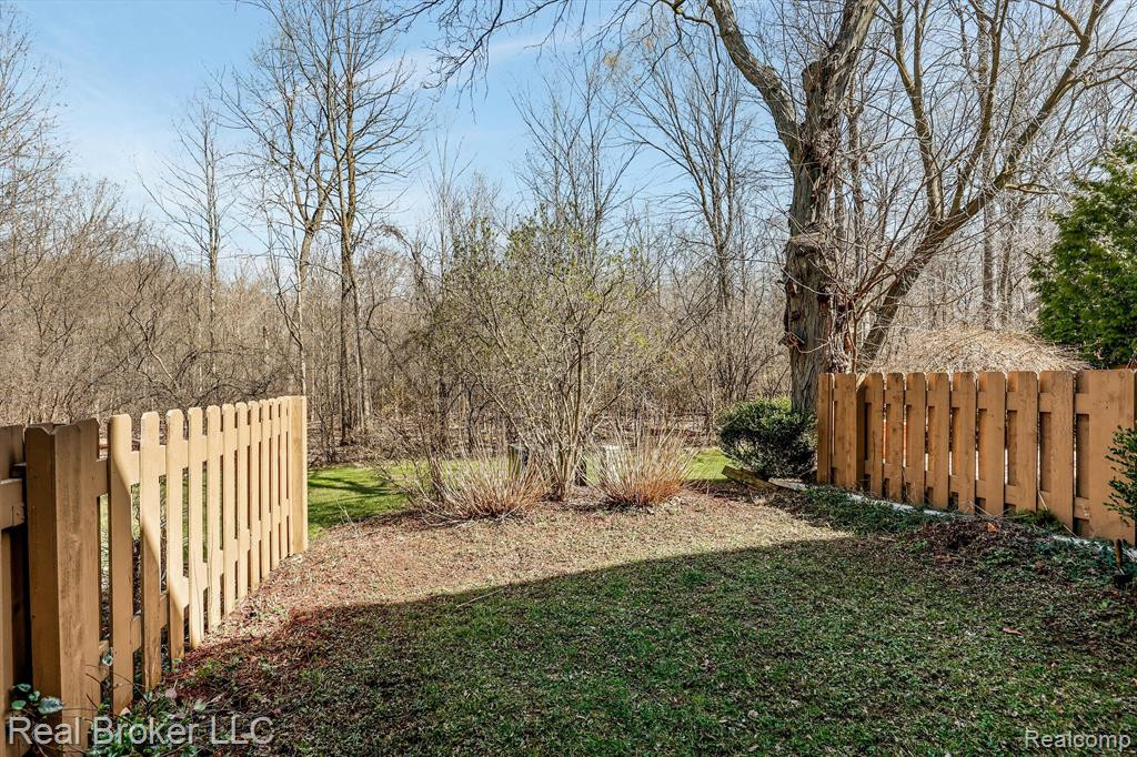 5240 BREEZE HILL, 88, Troy, MI 48098 — Photo 25