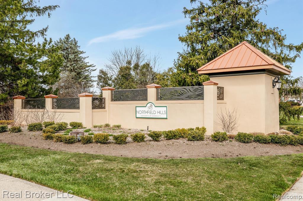 5240 BREEZE HILL, 88, Troy, MI 48098 — Photo 26