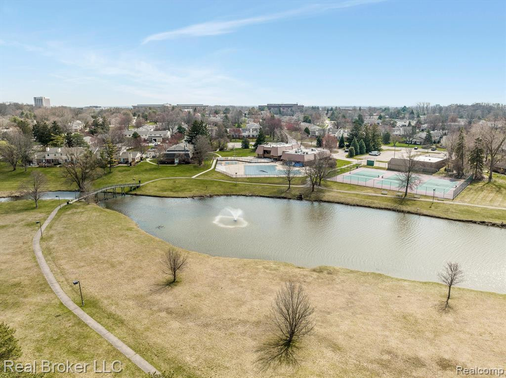 5240 BREEZE HILL, 88, Troy, MI 48098 — Photo 27