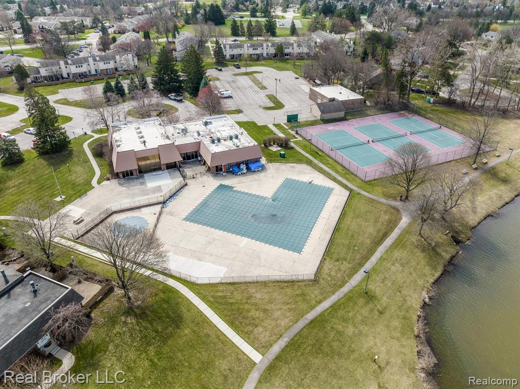 5240 BREEZE HILL, 88, Troy, MI 48098 — Photo 28