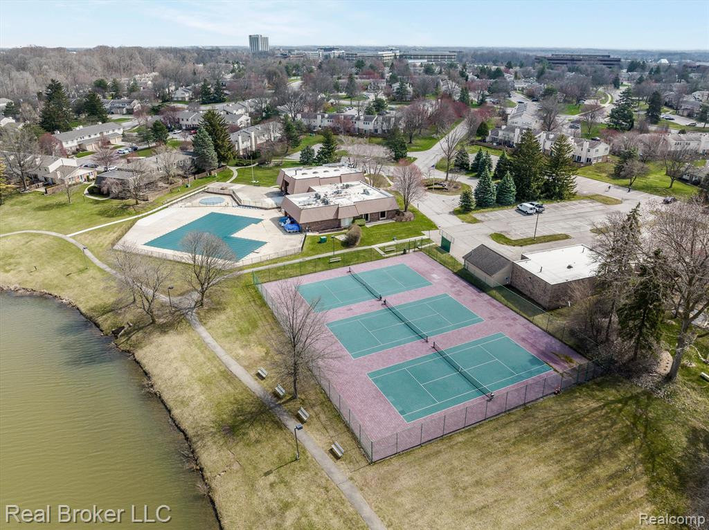 5240 BREEZE HILL, 88, Troy, MI 48098 — Photo 31
