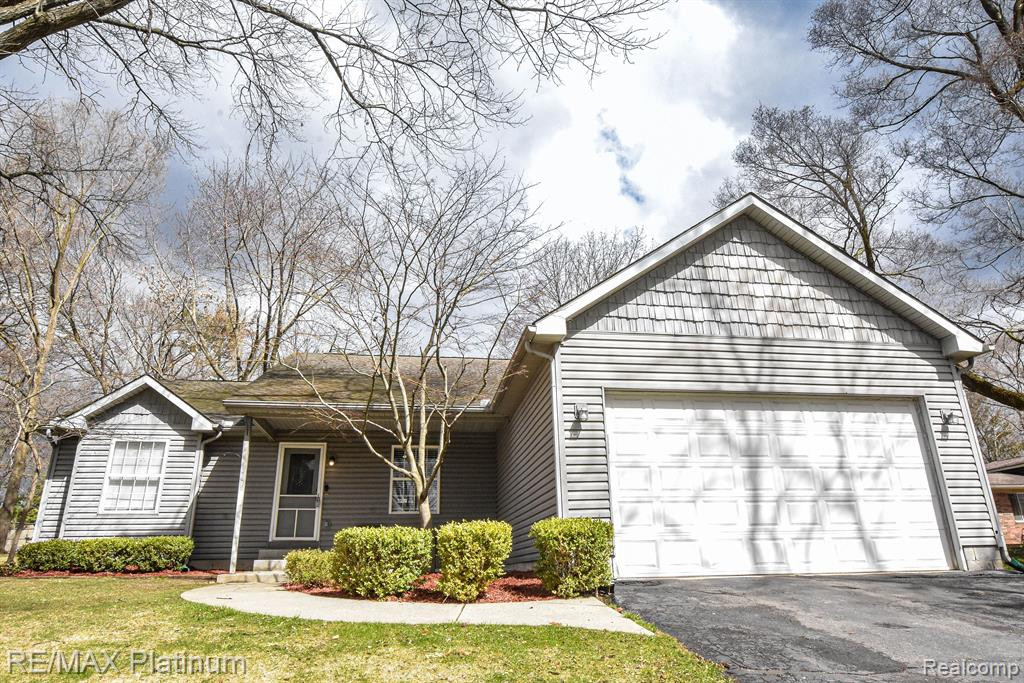 4067 ENGLAND BEACH Road, White Lake, MI 48383 — Photo 2