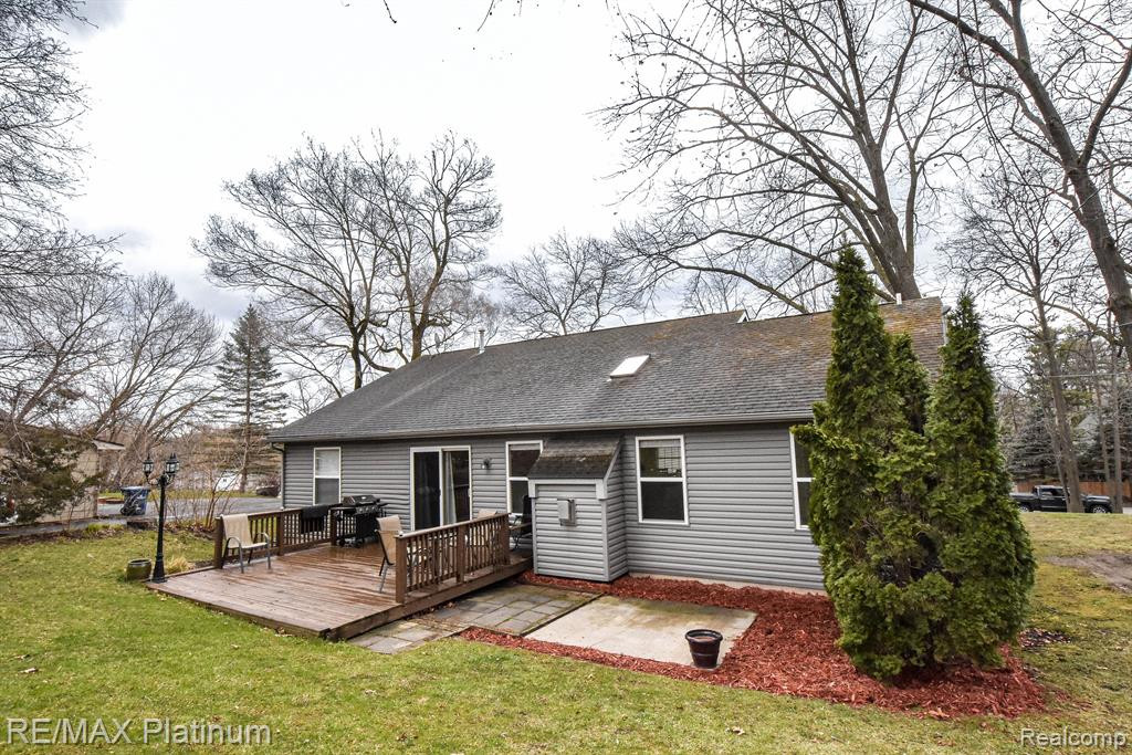 4067 ENGLAND BEACH Road, White Lake, MI 48383 — Photo 3