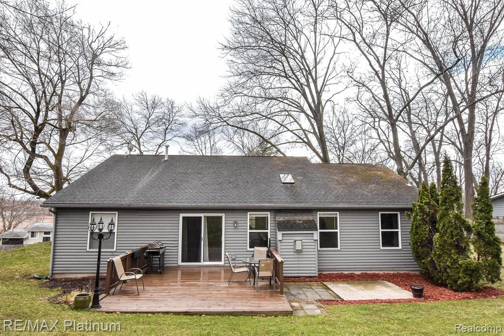 4067 ENGLAND BEACH Road, White Lake, MI 48383 — Photo 6