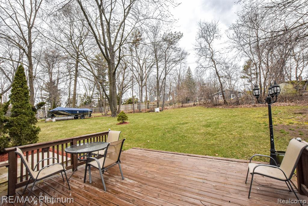 4067 ENGLAND BEACH Road, White Lake, MI 48383 — Photo 7