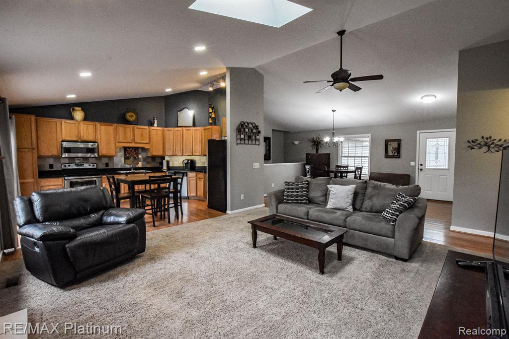 4067 ENGLAND BEACH Road, White Lake, MI 48383 — Photo 13
