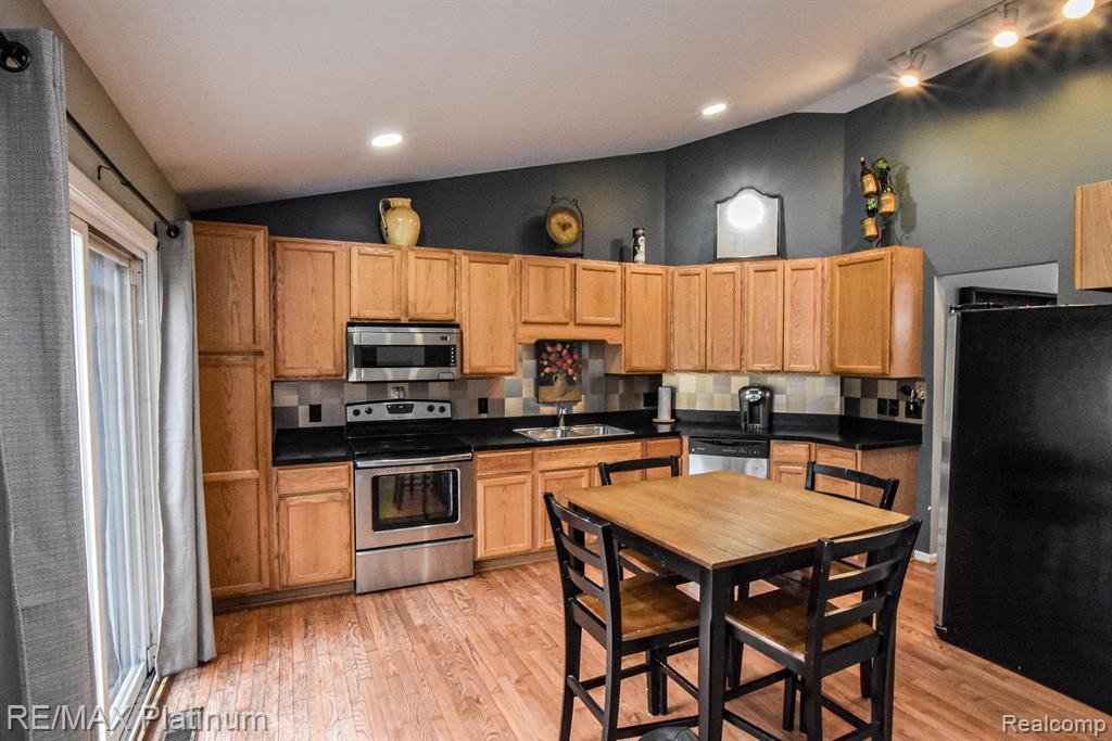 4067 ENGLAND BEACH Road, White Lake, MI 48383 — Photo 19