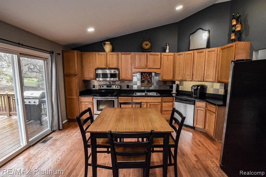 4067 ENGLAND BEACH Road, White Lake, MI 48383 — Photo 22