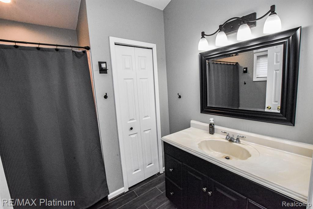4067 ENGLAND BEACH Road, White Lake, MI 48383 — Photo 27