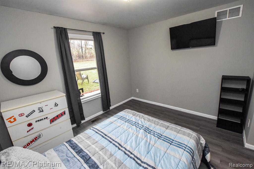 4067 ENGLAND BEACH Road, White Lake, MI 48383 — Photo 29