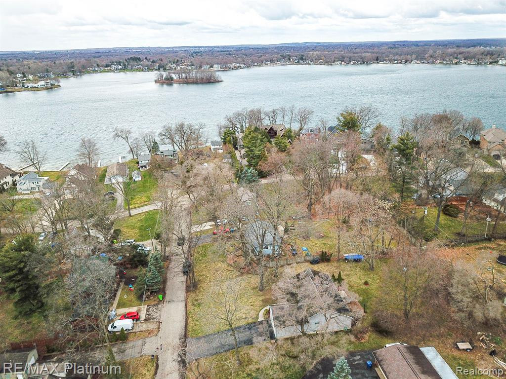 4067 ENGLAND BEACH Road, White Lake, MI 48383 — Photo 37