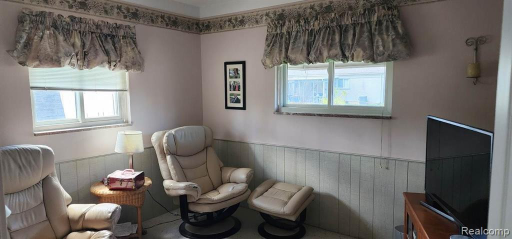 7627 ROSEMARY Street, Dearborn Heights, MI 48127 — Photo 10
