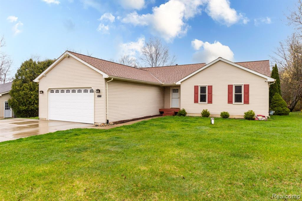 9410 MICHIGAMME Road, Clarkston, MI 48348 — Photo 2