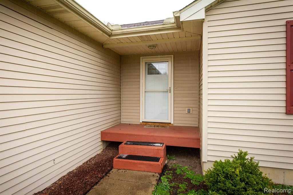 9410 MICHIGAMME Road, Clarkston, MI 48348 — Photo 4