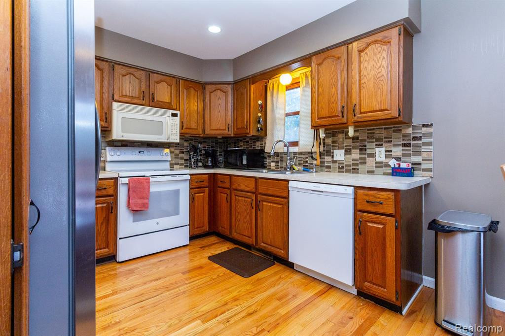 9410 MICHIGAMME Road, Clarkston, MI 48348 — Photo 9