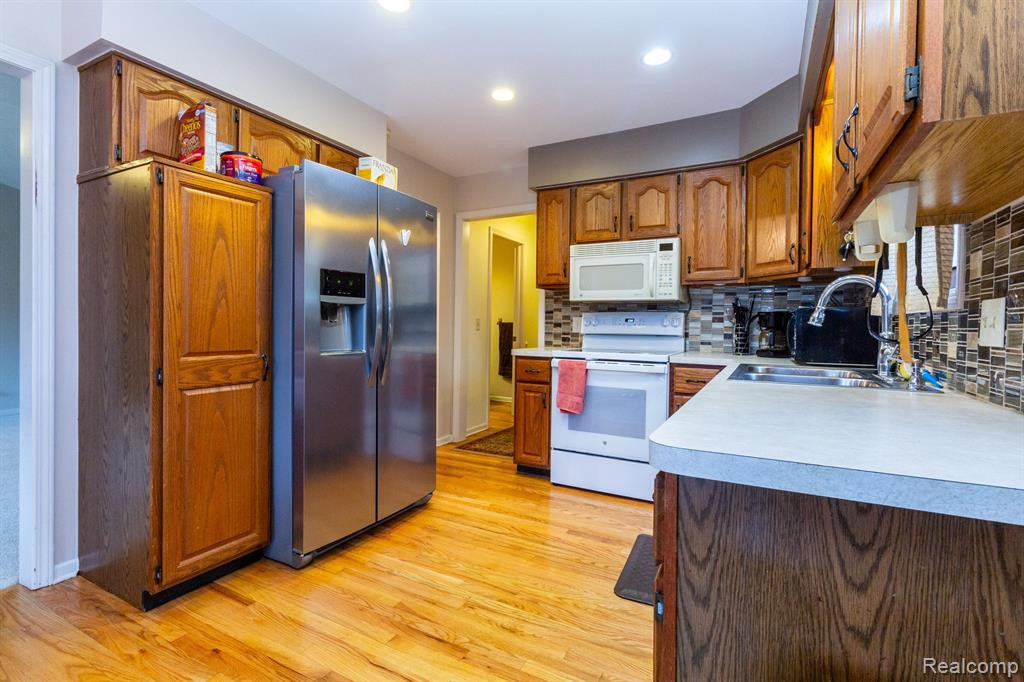 9410 MICHIGAMME Road, Clarkston, MI 48348 — Photo 10