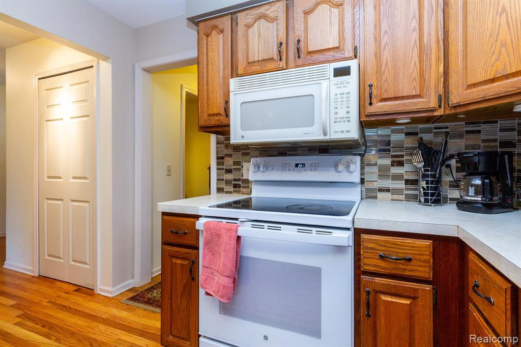 9410 MICHIGAMME Road, Clarkston, MI 48348 — Photo 12