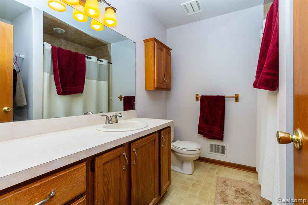 9410 MICHIGAMME Road, Clarkston, MI 48348 — Photo 16
