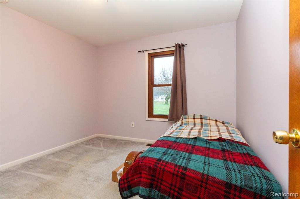 9410 MICHIGAMME Road, Clarkston, MI 48348 — Photo 18