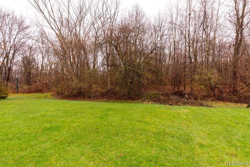 9410 MICHIGAMME Road, Clarkston, MI 48348 — Photo 27