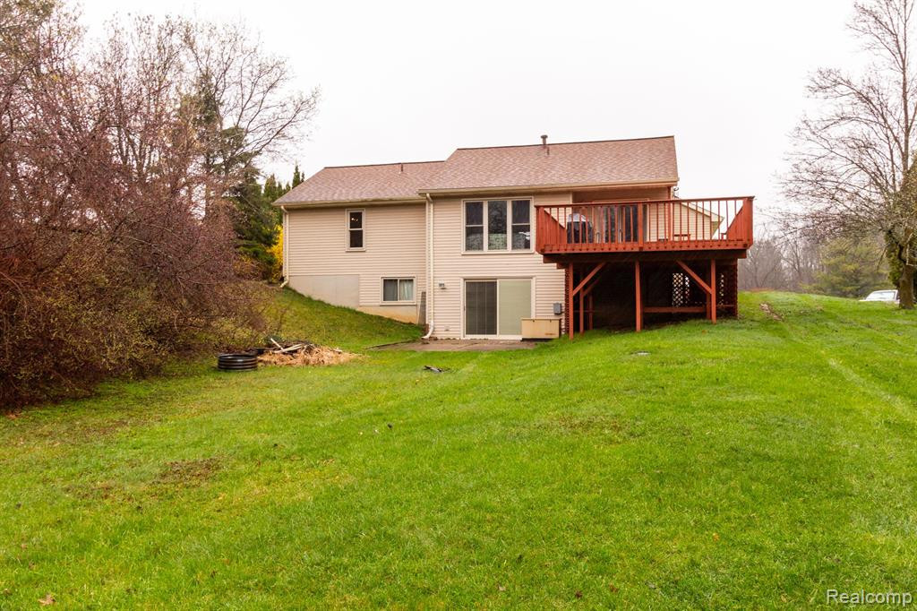 9410 MICHIGAMME Road, Clarkston, MI 48348 — Photo 28