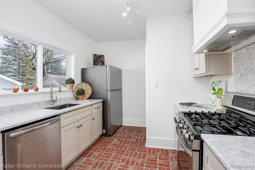 397 W Lewiston Avenue, Ferndale, MI 48220 — Photo 12