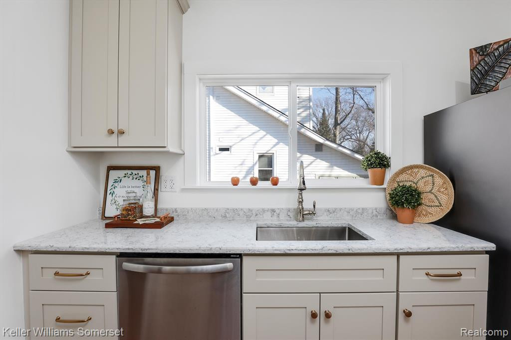 397 W Lewiston Avenue, Ferndale, MI 48220 — Photo 14