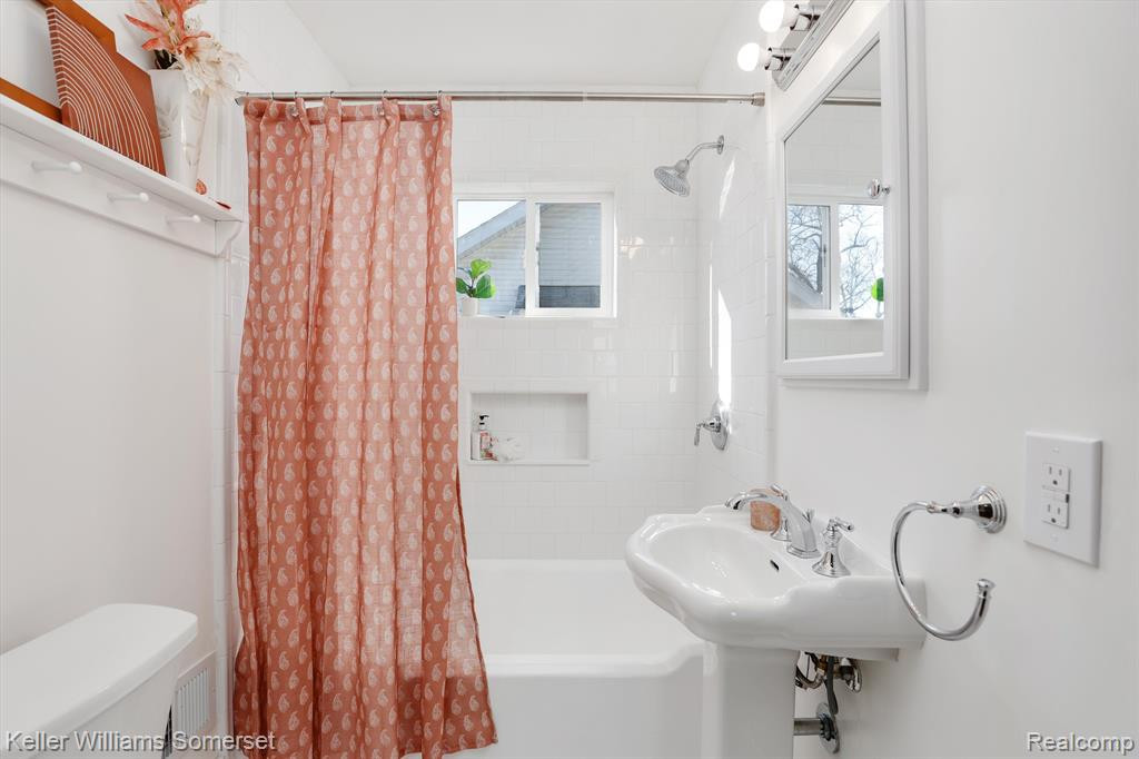 397 W Lewiston Avenue, Ferndale, MI 48220 — Photo 16