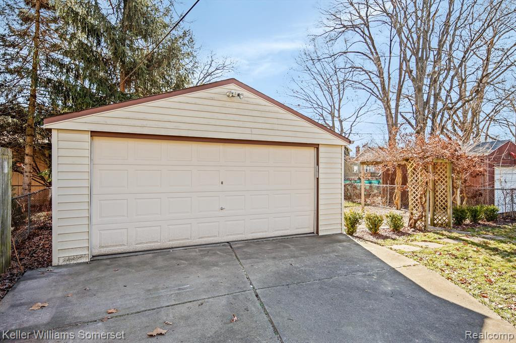 397 W Lewiston Avenue, Ferndale, MI 48220 — Photo 32