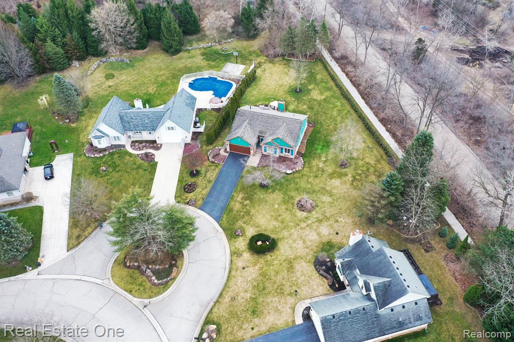 5720 GARNET Circle, Clarkston, MI 48348 — Photo 2