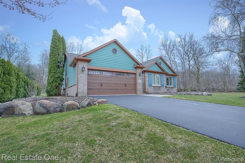 5720 GARNET Circle, Clarkston, MI 48348 — Photo 4