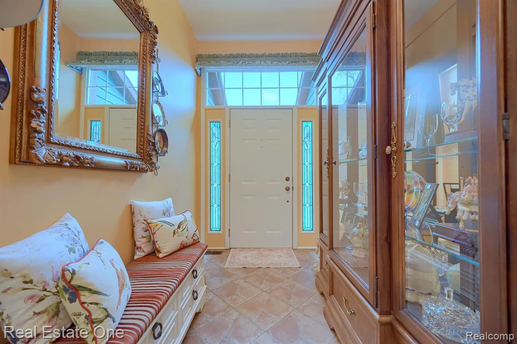 5720 GARNET Circle, Clarkston, MI 48348 — Photo 6