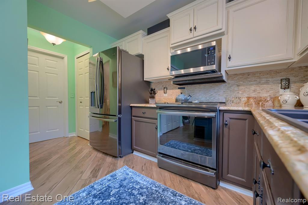 5720 GARNET Circle, Clarkston, MI 48348 — Photo 15