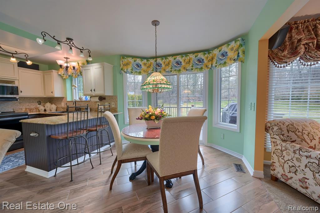 5720 GARNET Circle, Clarkston, MI 48348 — Photo 17