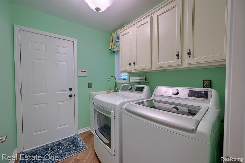 5720 GARNET Circle, Clarkston, MI 48348 — Photo 18