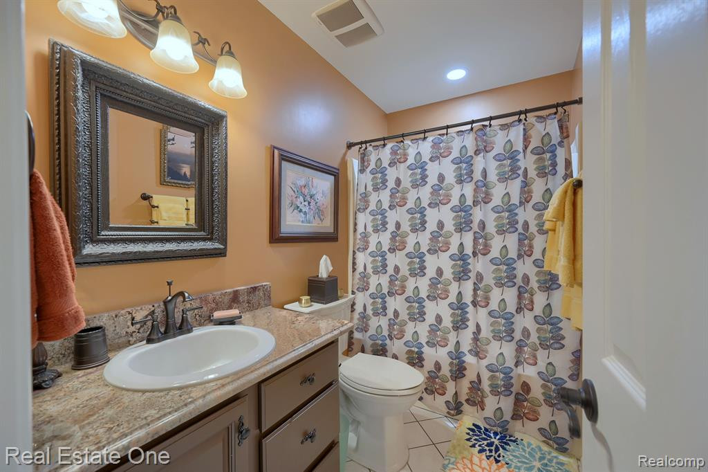 5720 GARNET Circle, Clarkston, MI 48348 — Photo 30