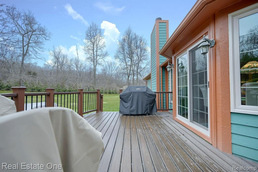 5720 GARNET Circle, Clarkston, MI 48348 — Photo 33