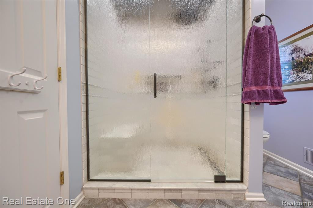 5720 GARNET Circle, Clarkston, MI 48348 — Photo 37