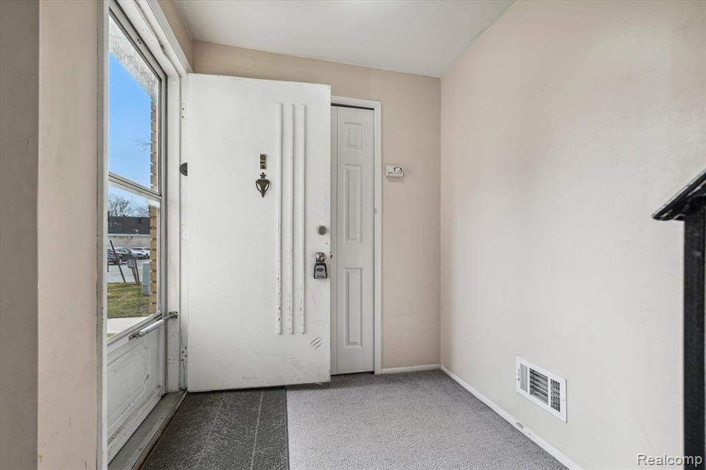 29864 City Center Drive, 4, Warren, MI 48093 — Photo 6