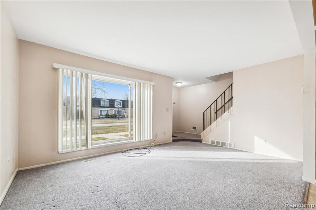29864 City Center Drive, 4, Warren, MI 48093 — Photo 9