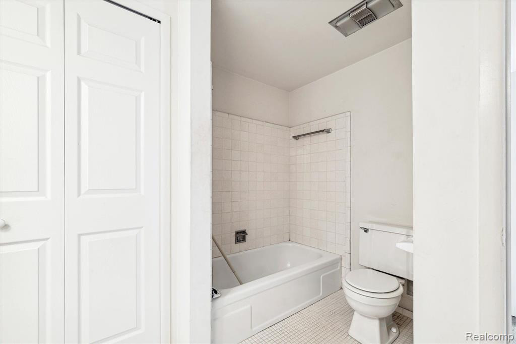 29864 City Center Drive, 4, Warren, MI 48093 — Photo 25