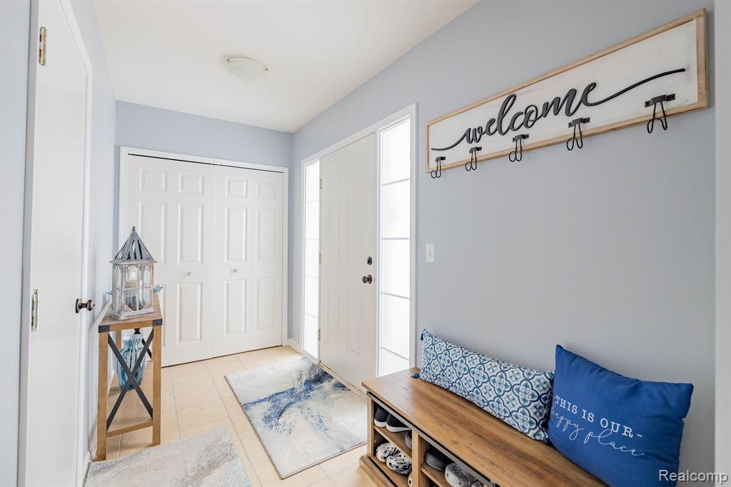 16899 DOVER Drive, Northville, MI 48168 — Photo 2