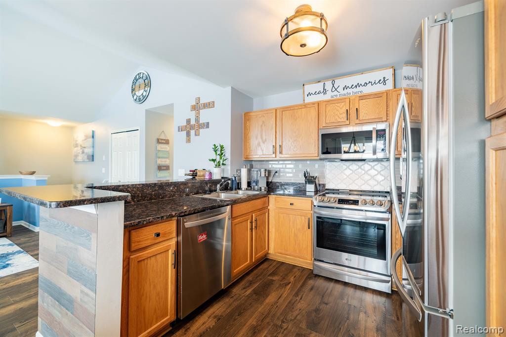 16899 DOVER Drive, Northville, MI 48168 — Photo 15