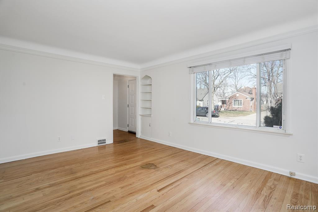 710 E 2ND Street, Royal Oak, MI 48067 — Photo 2