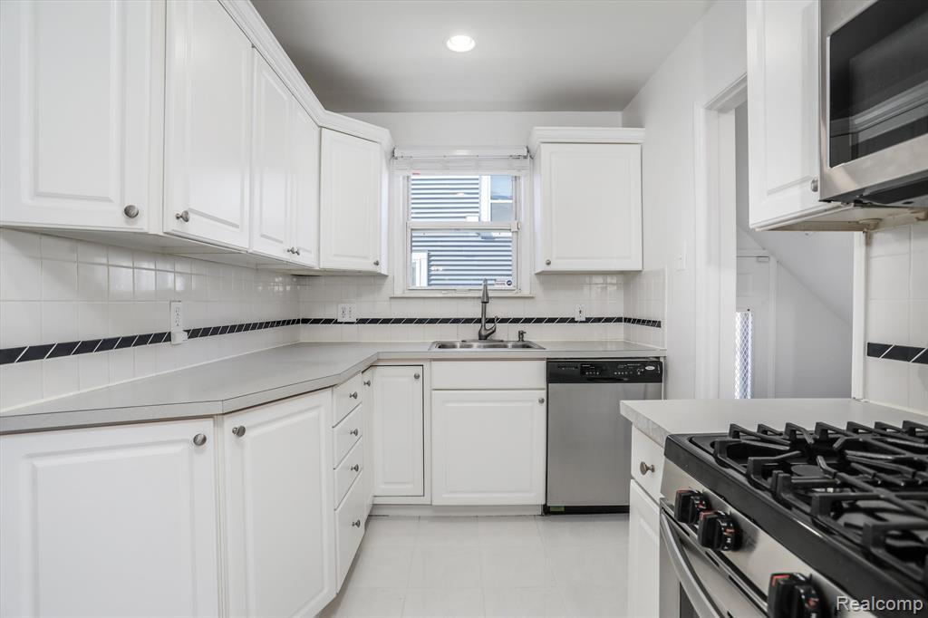 710 E 2ND Street, Royal Oak, MI 48067 — Photo 9