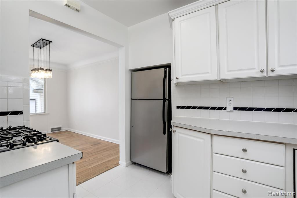 710 E 2ND Street, Royal Oak, MI 48067 — Photo 11
